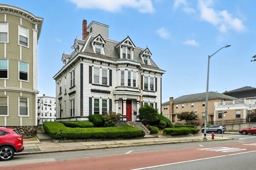 121 N Common