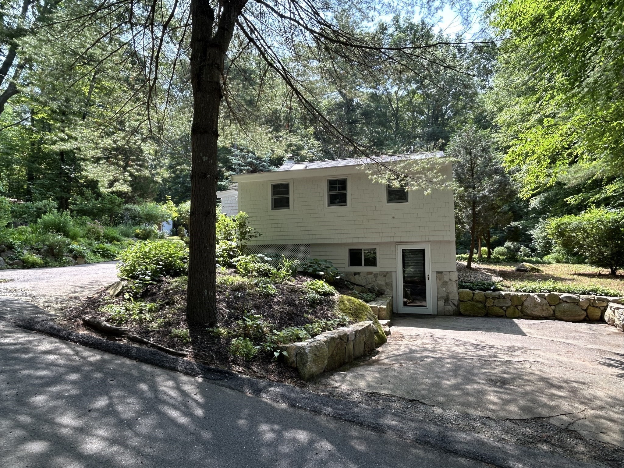 16 Yale Rd, Hopkinton, MA 01748