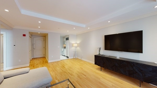 1 Huntington, Apt 202