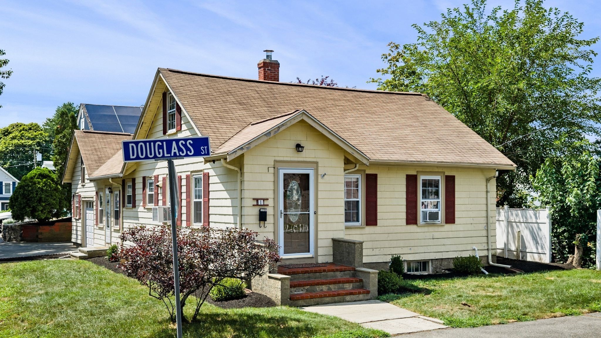 1 Douglass St, Lynn, MA 01960