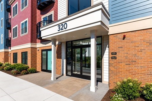 320 Maverick St, Apt 204