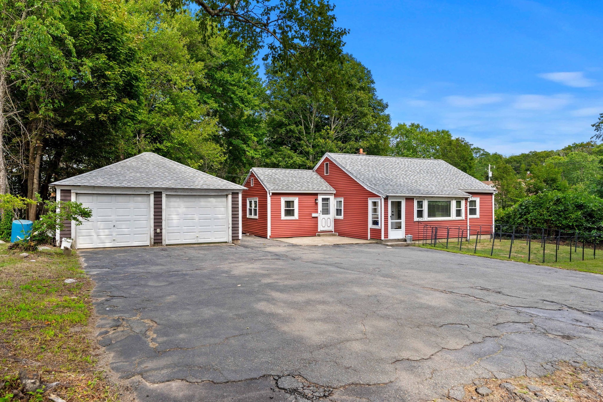 2 Hill Top Ln, Rockport, MA 01966