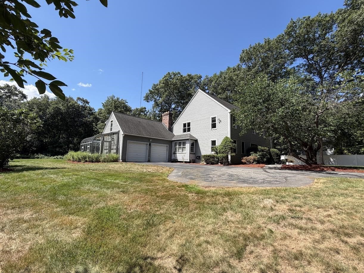 69 White Pond Rd, Hudson, MA 01749