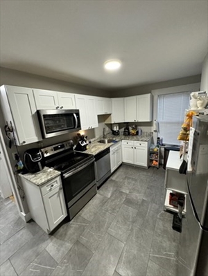 55 Collins St, Apt 1