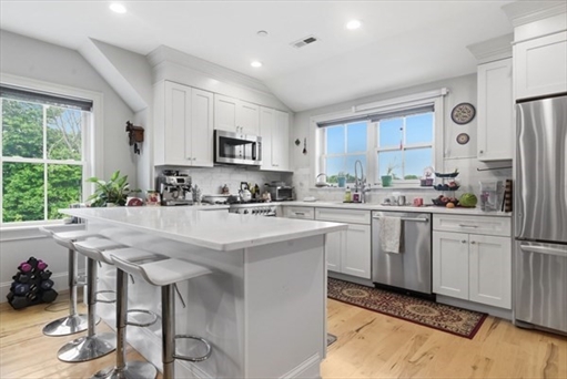 44 Evergreen St, Apt 3C
