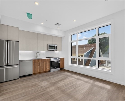 13 Warwick St, Apt 303