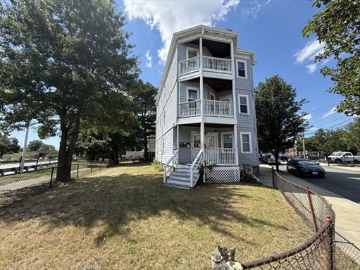 15 Gladstone St, Apt 3