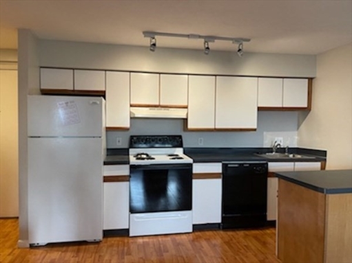 10 Roberts St, Apt 21