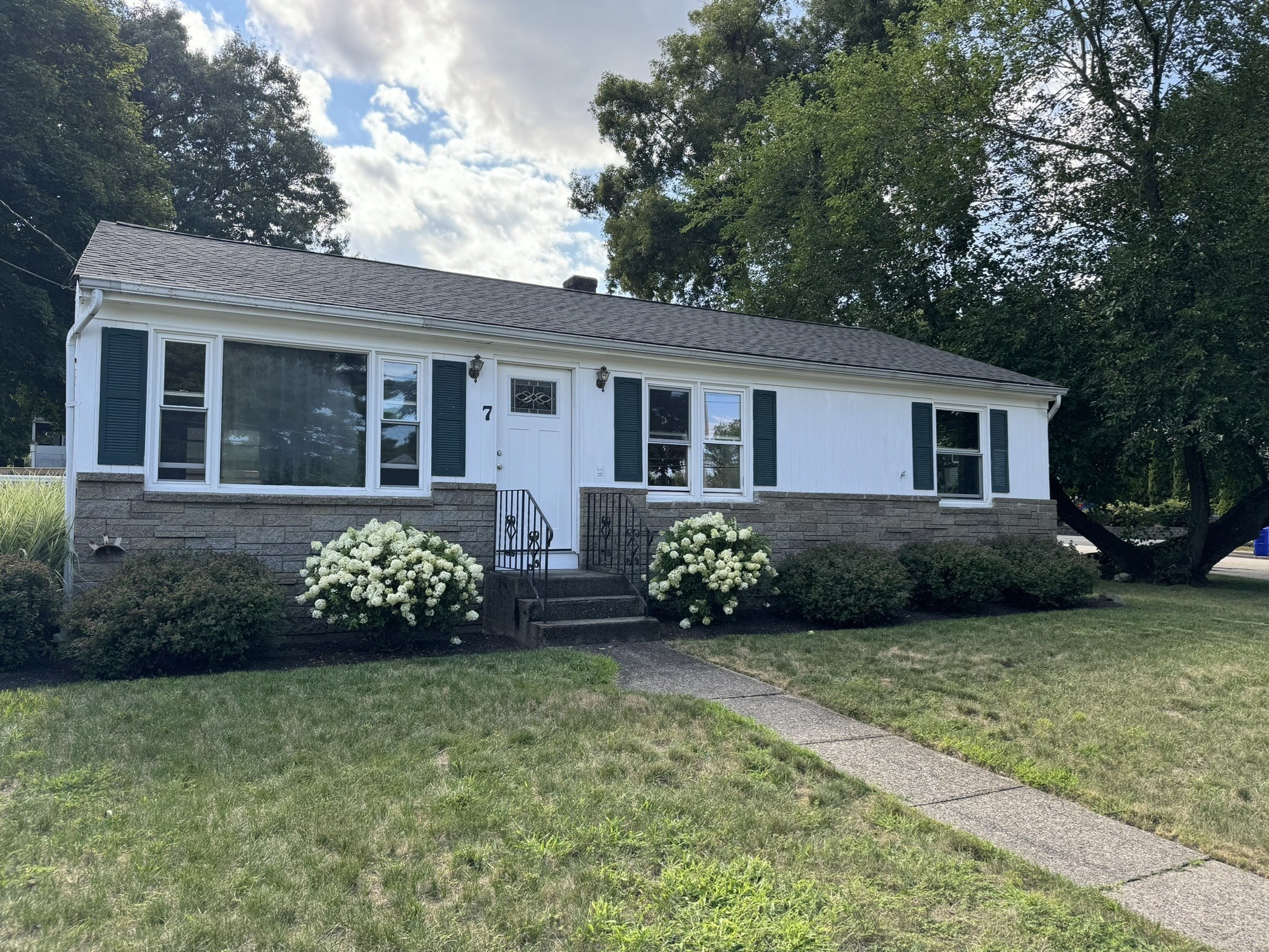 7 Gardner Ave, Attleboro, MA 02703