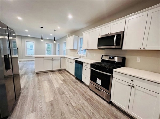 26 Crescent St, Apt 26