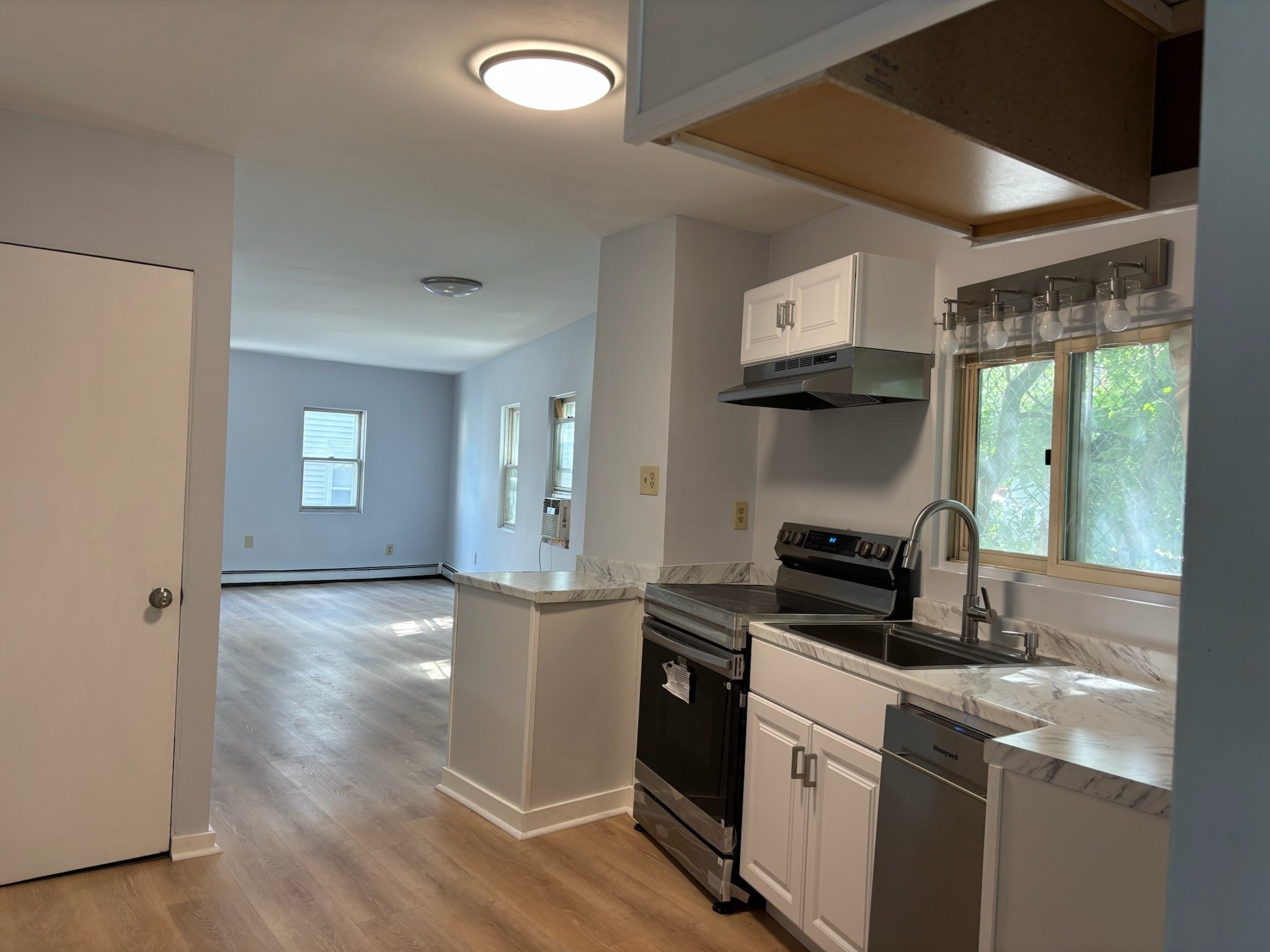 17 Howell Ct Unit 17, Chelsea, MA 02150