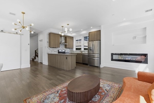 10R Spring Garden St, Apt 3
