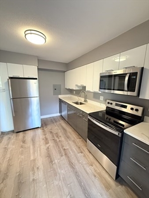 846 Massachusetts Ave, Apt 4A