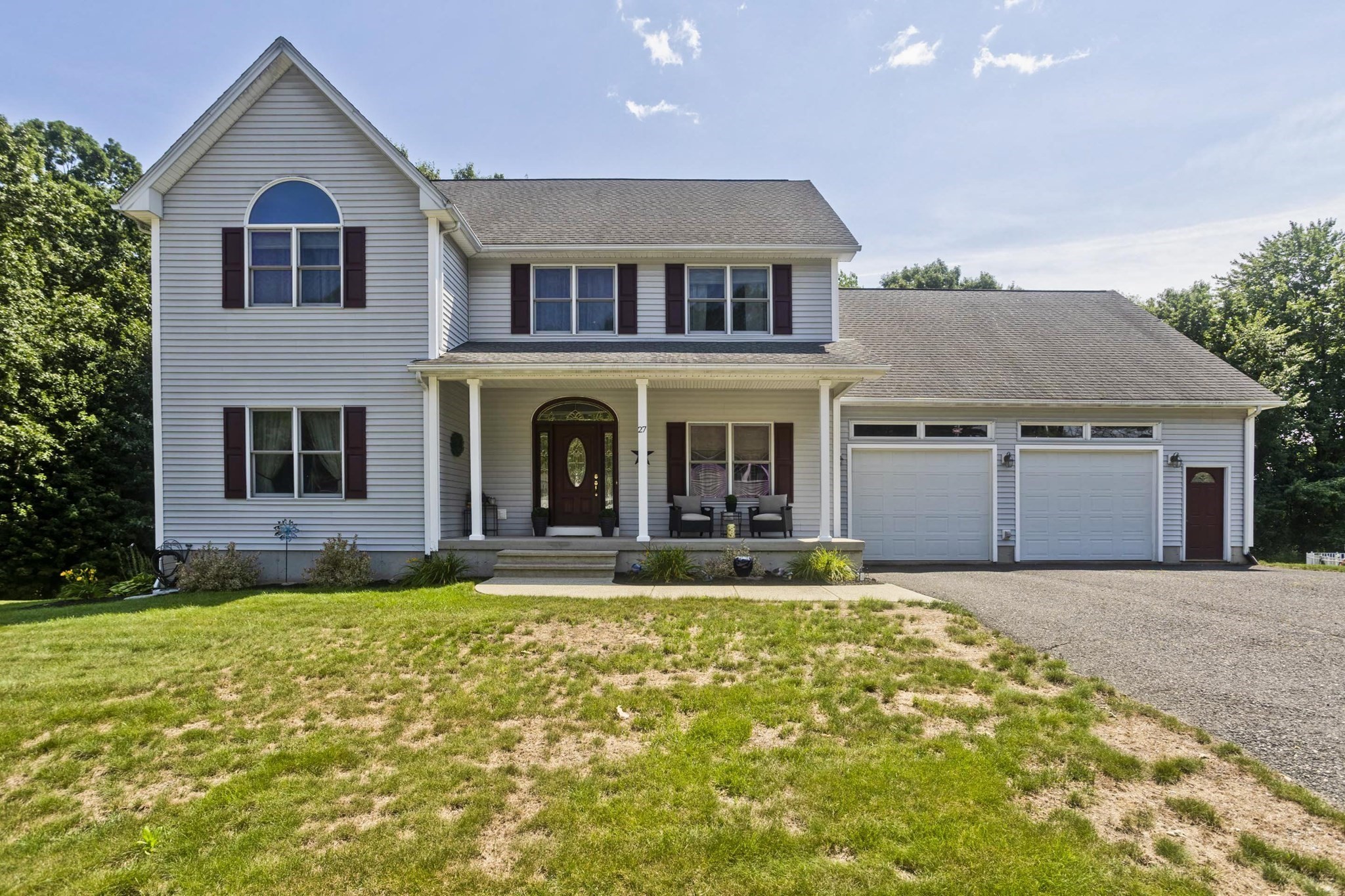 27 Landing Dr, Chicopee, MA 01020