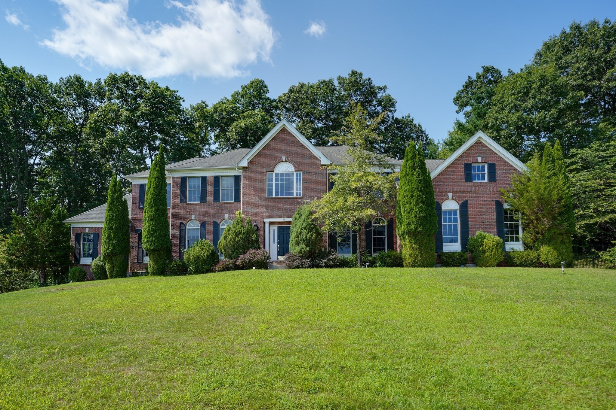 18 Valley View Dr, Grafton, MA 01536