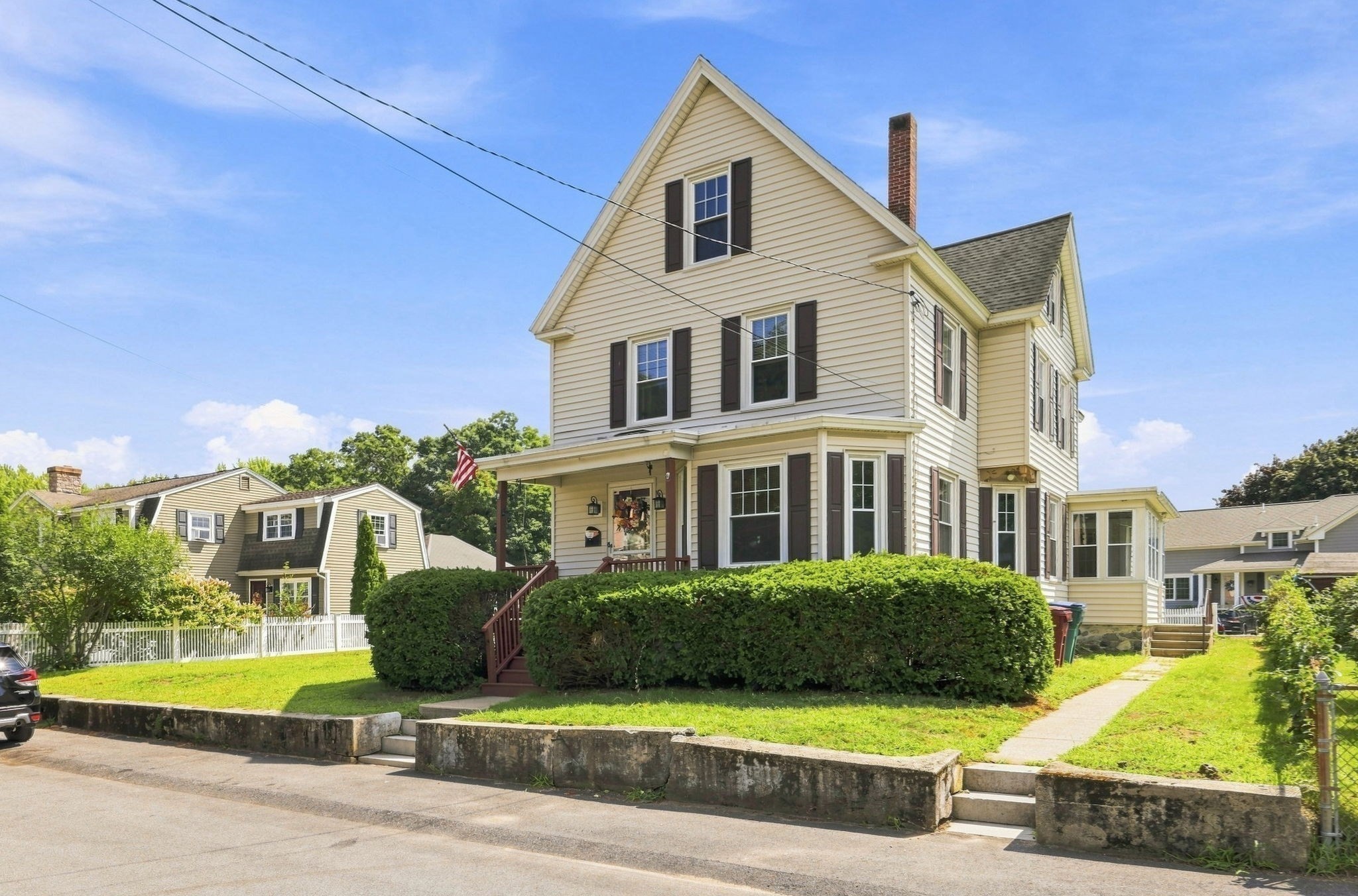 15 Hampstead St, Lowell, MA 01852