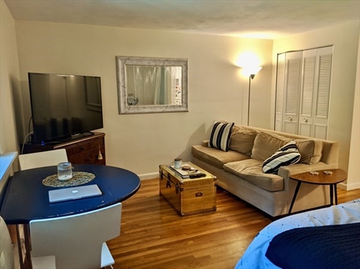 39 Englewood Ave., Apt 14