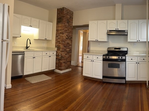 16-18 Waveway Ave, Apt 1