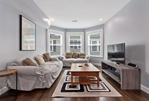 7 Abbotsford St, Apt Unit B