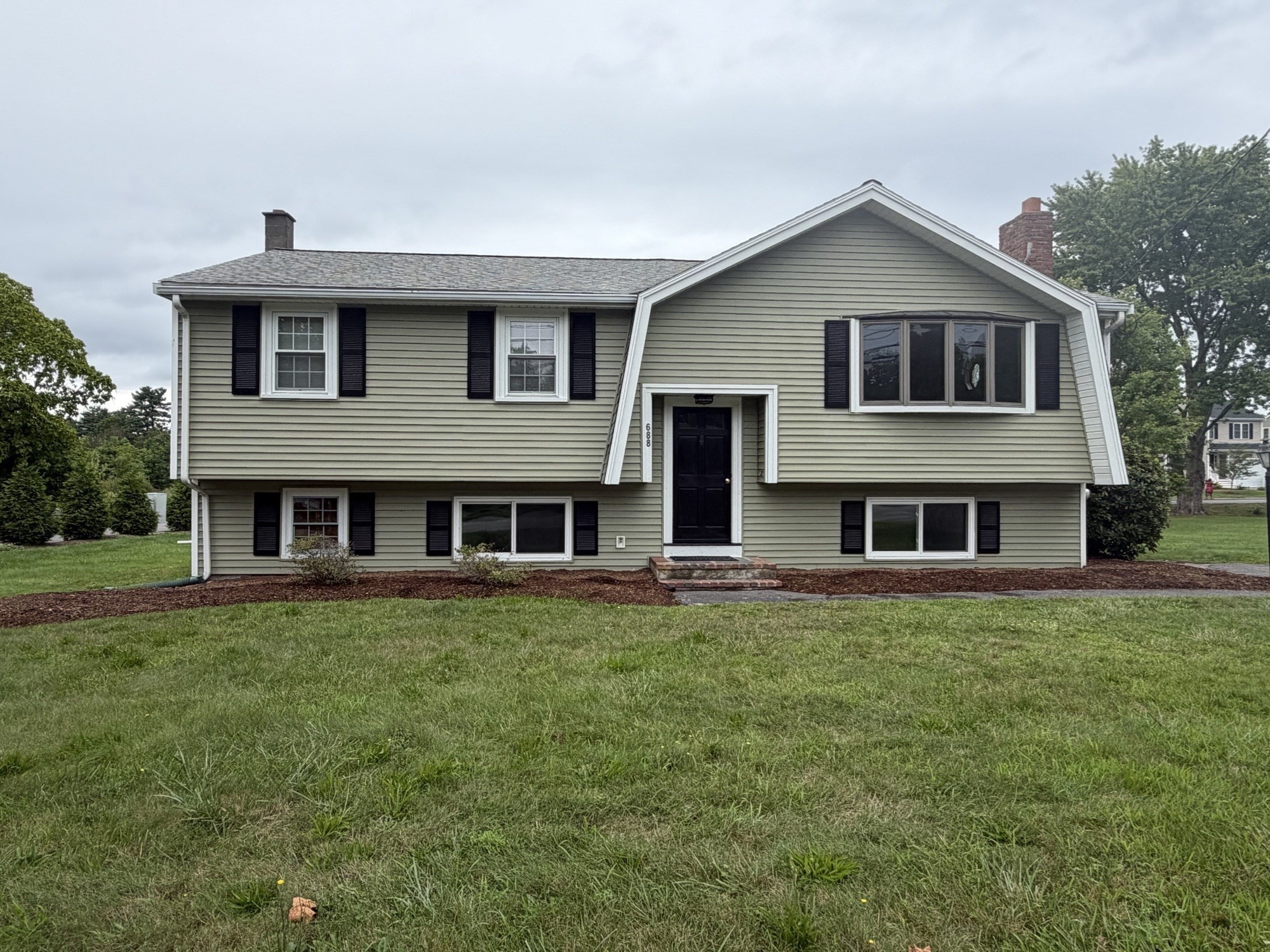 688 Plymouth St, Bridgewater, MA 02324