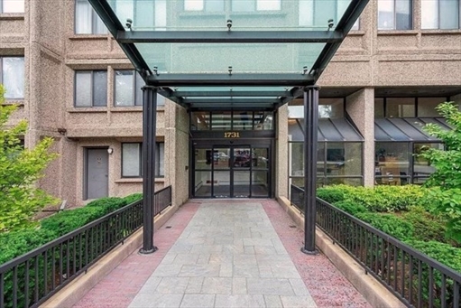 1731 Beacon St, Apt 206