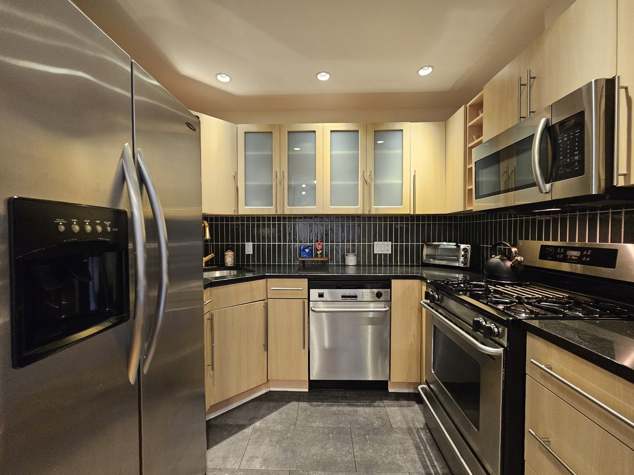 55 Broadlawn Park Unit 16B, West Roxbury, Boston, MA 02467