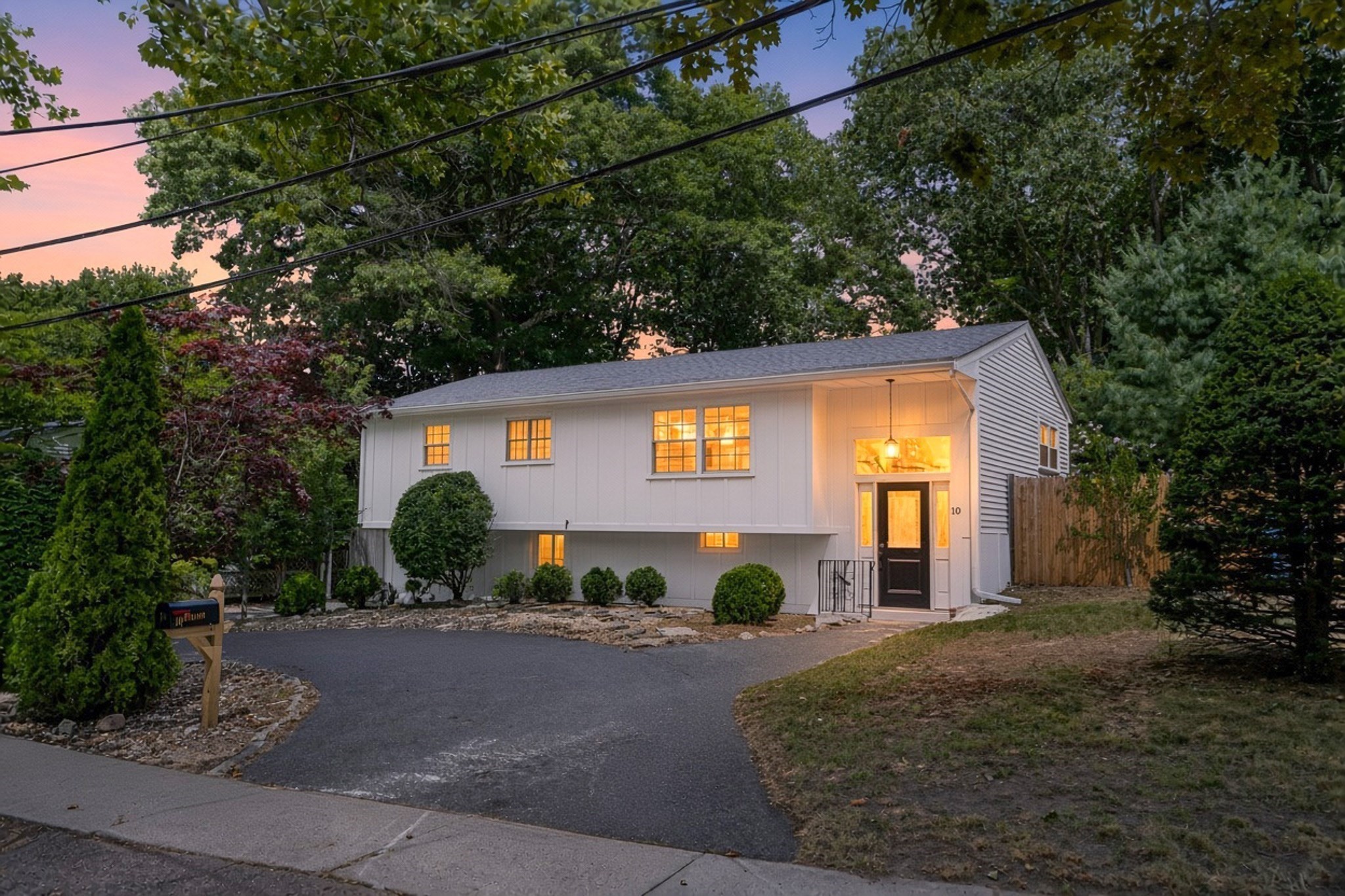 10 Kardon Rd, Boston - Hyde Park, MA 02136