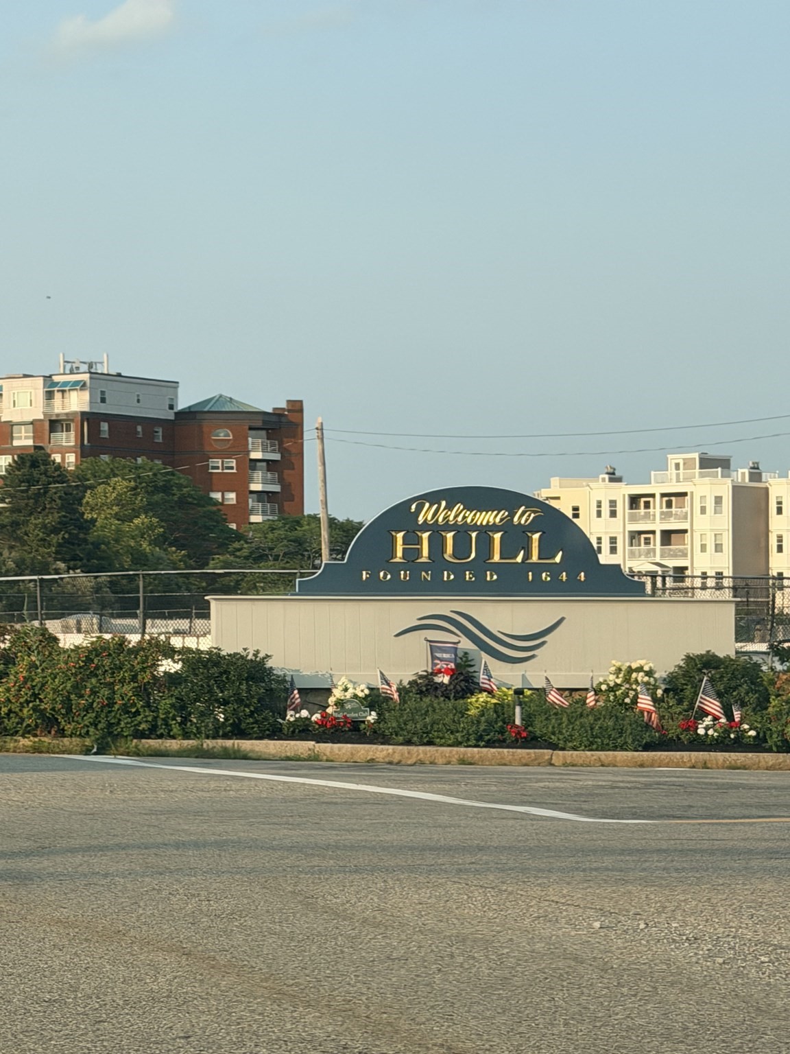29 Newport Rd, Hull, MA 02045