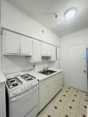 2001 Commonwealth Ave, Apt 30