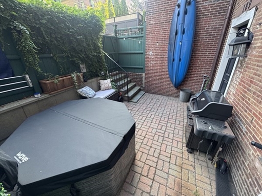 189 Beacon, Apt 2