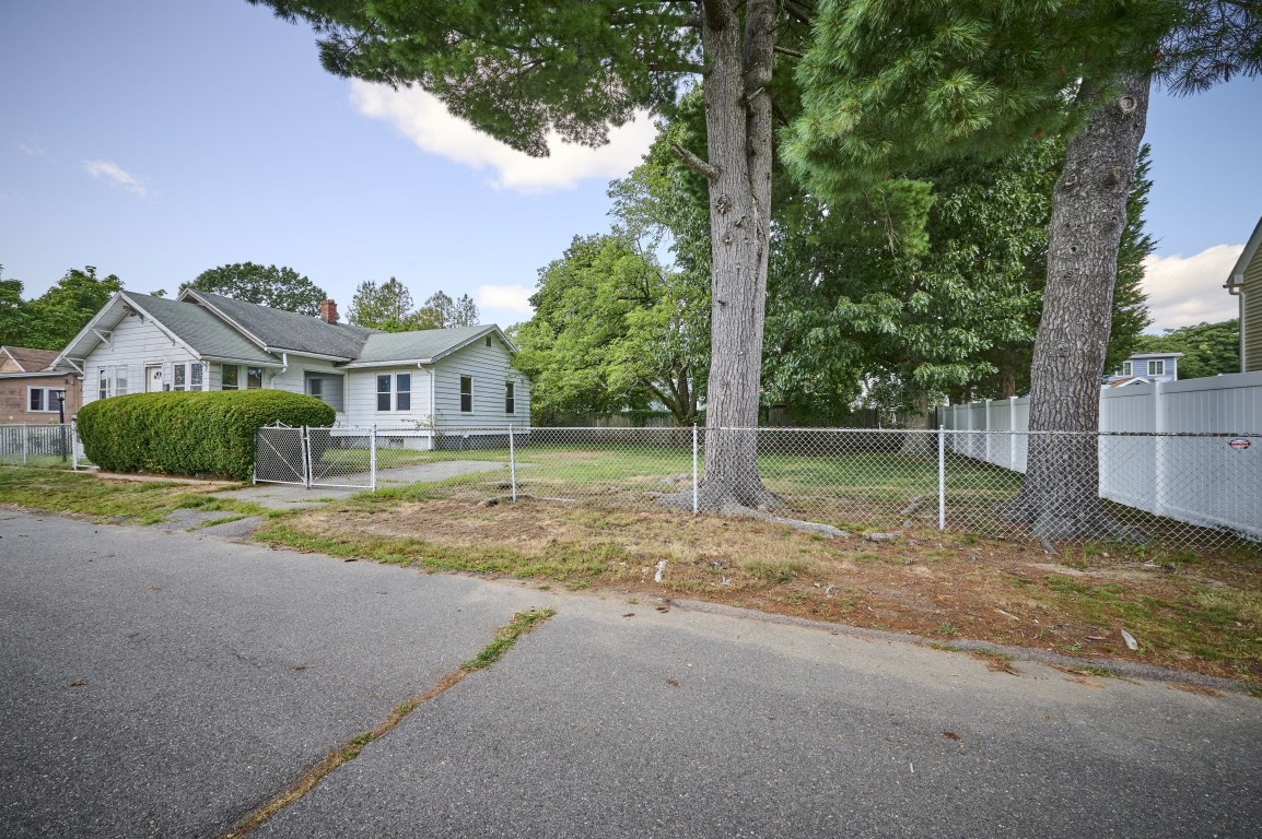 15 Moray St, Lynn, MA 01904