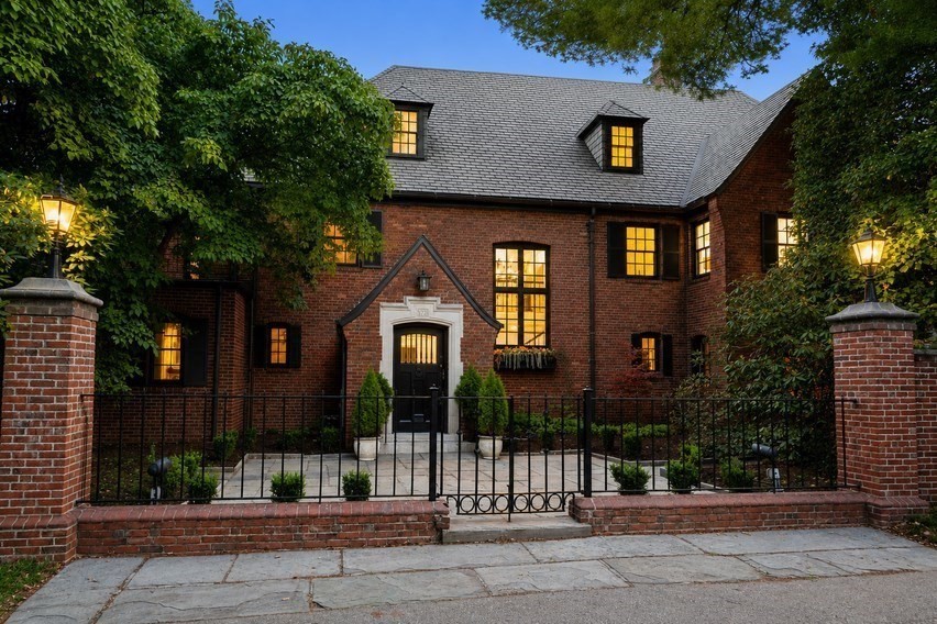 372 Warren St, Brookline, MA 02445 - Image 2