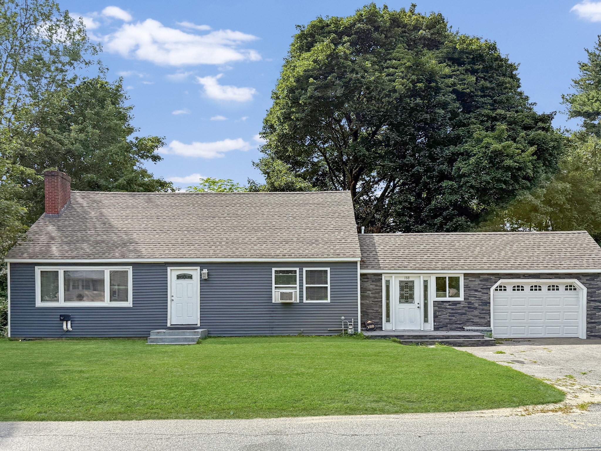 188 Oak St, Methuen, MA 01844