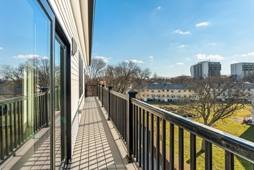 16 Foster Ct, Apt 3B