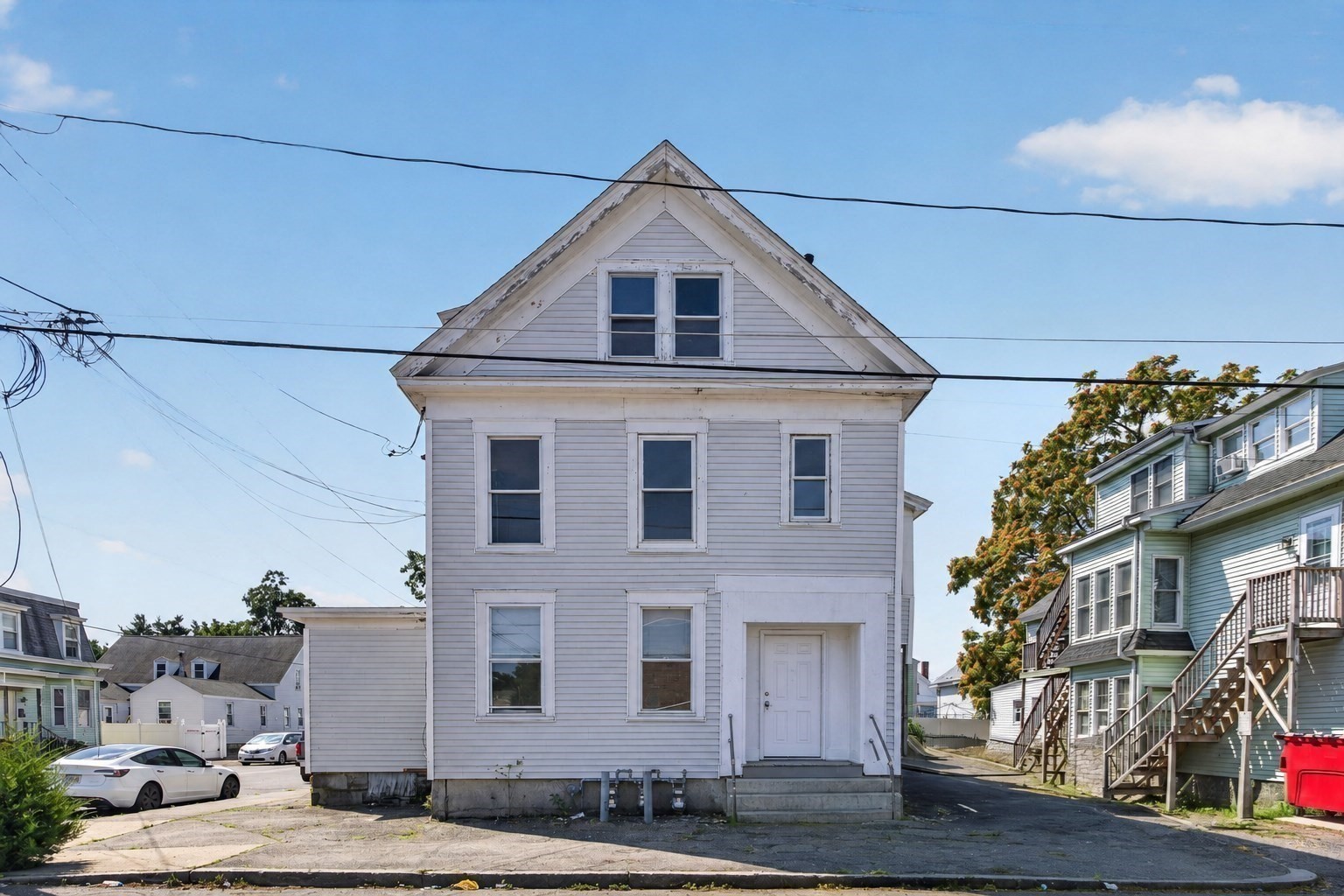 37 Fourth St, Lowell, MA 01850