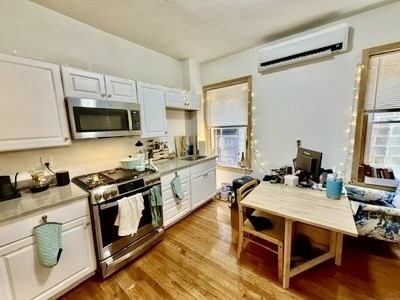 206 Hanover Street, Apt 3