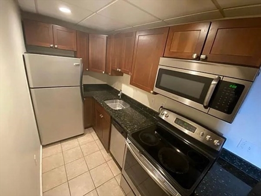 7 Lothian, Apt B
