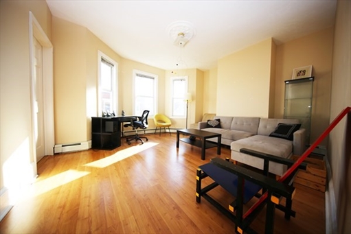 32 Gay Head Street, Apt 3