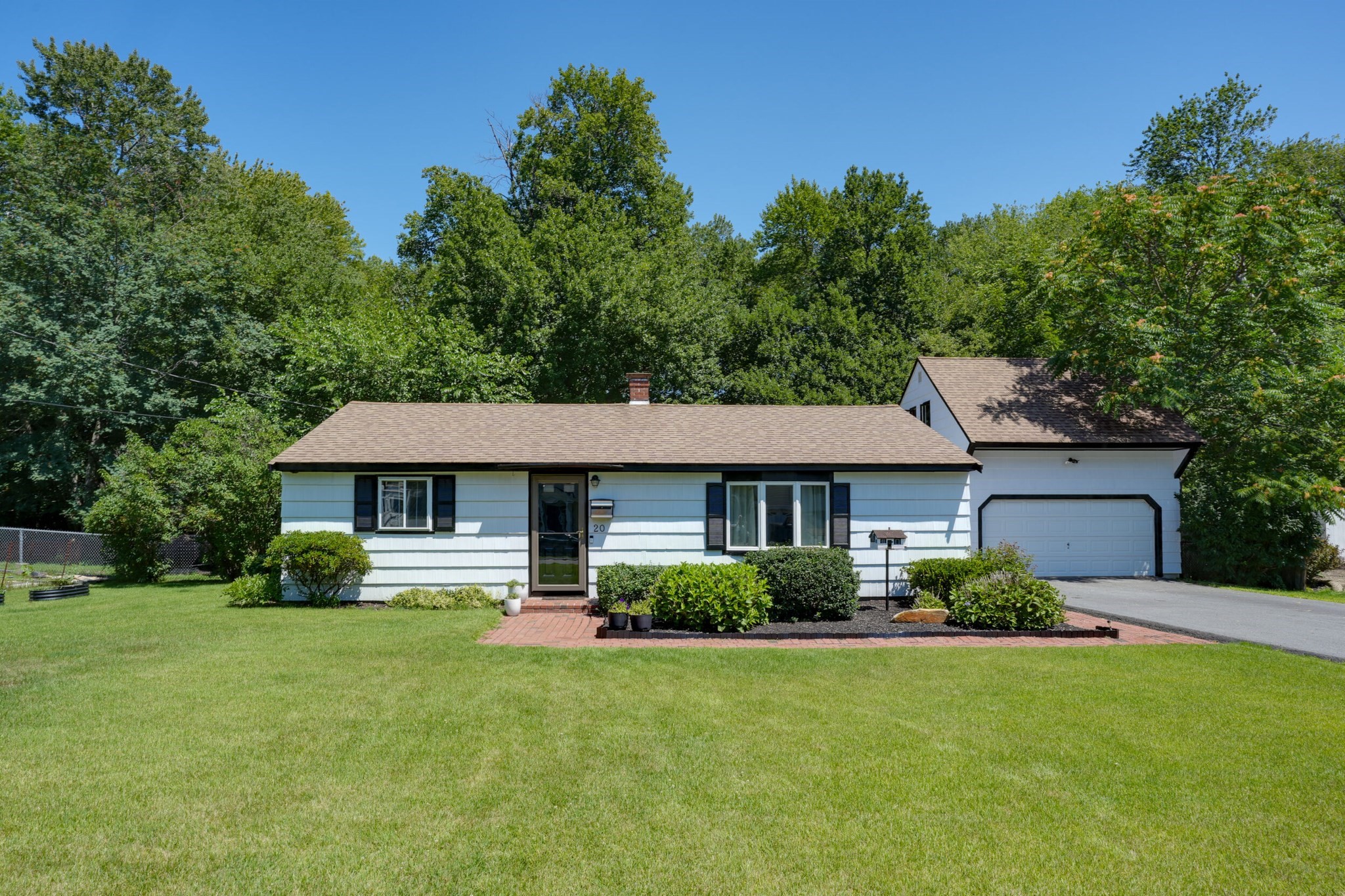20 Ledgewood Dr, Burlington, MA 01803