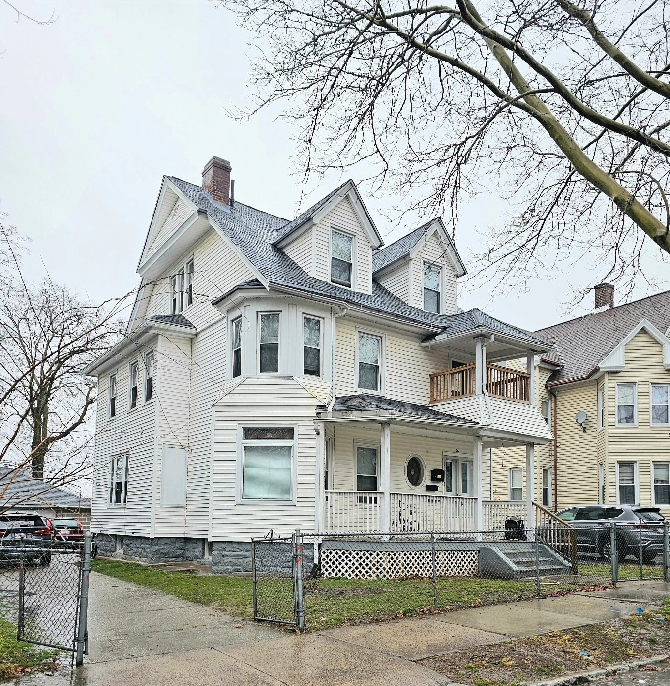 76 Acushnet Ave, Springfield, MA 01105