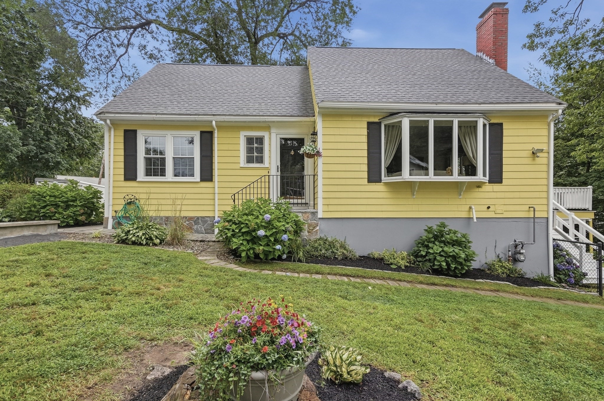 21 Oakwood Ave, Saugus, MA 01906