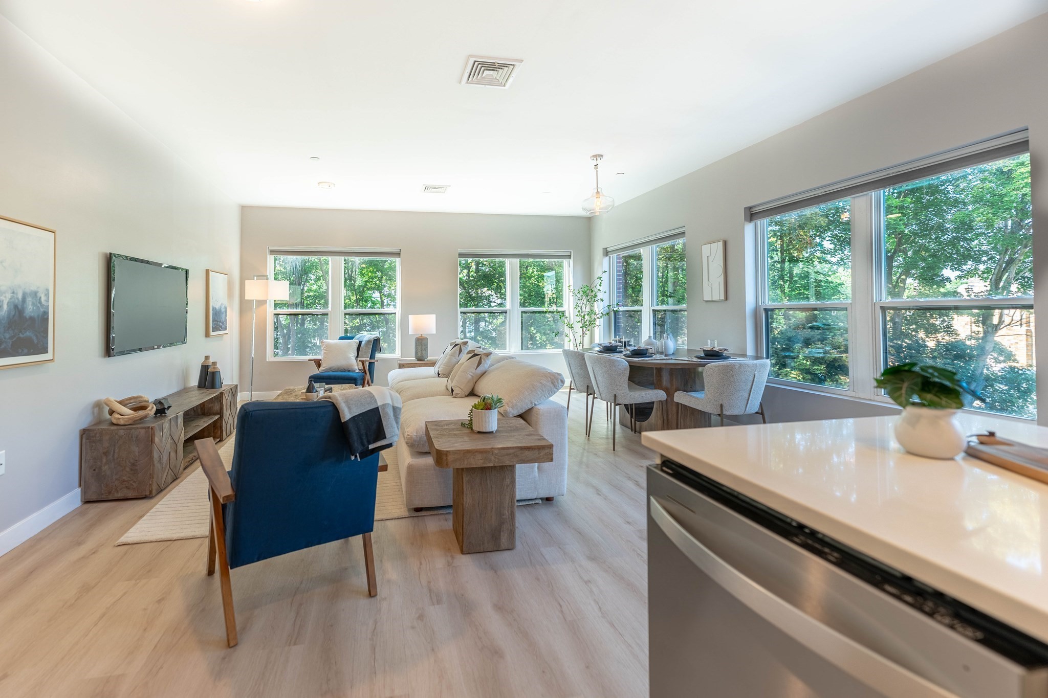 999 Hancock St Unit 202, Quincy, MA 02169