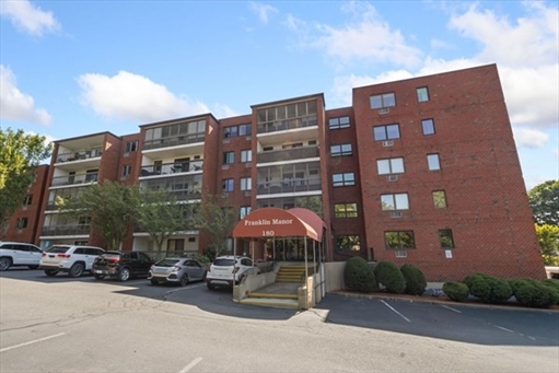 180 Green St, Apt 406