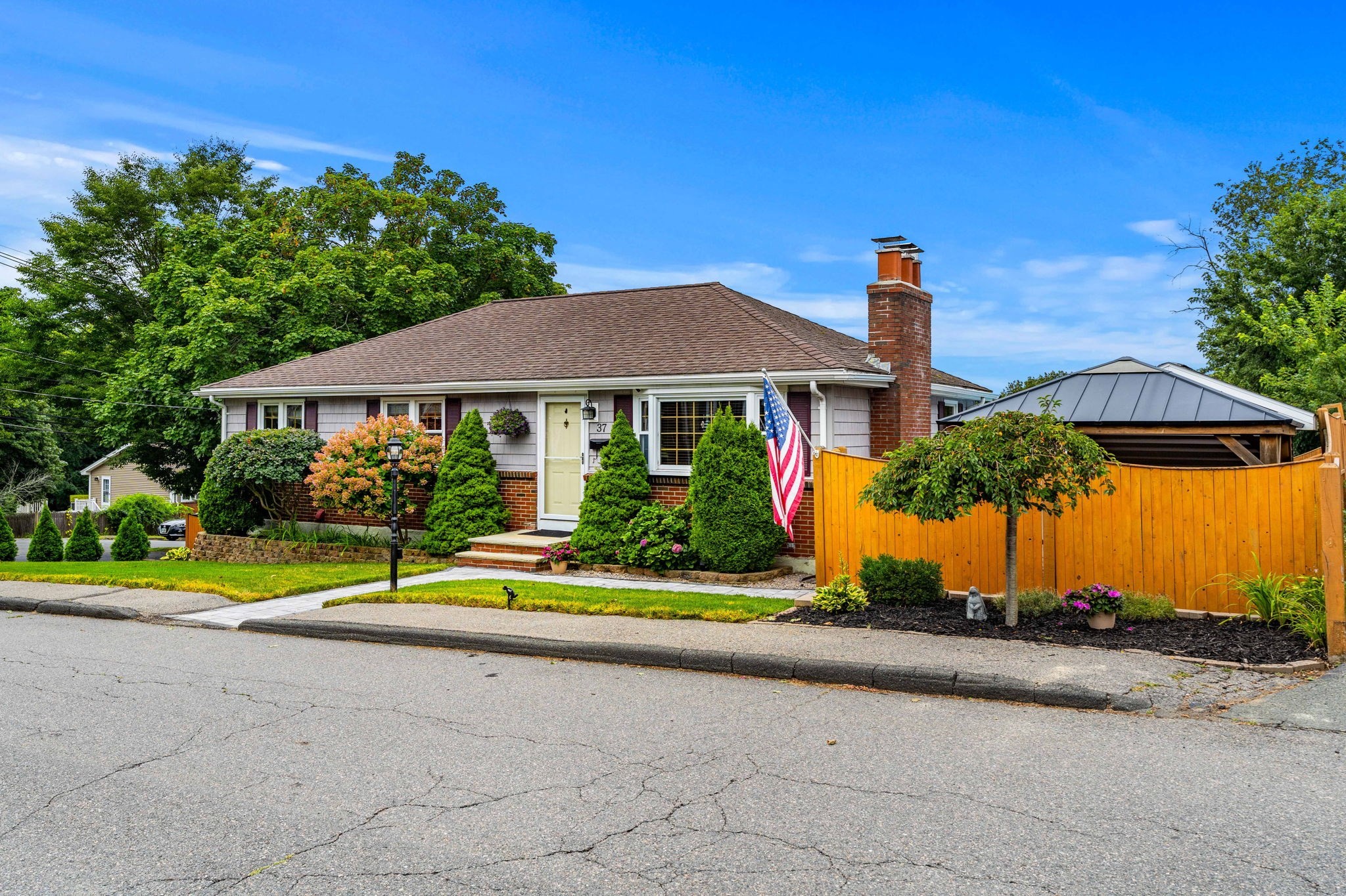 37 Home Street, Peabody, MA 01960