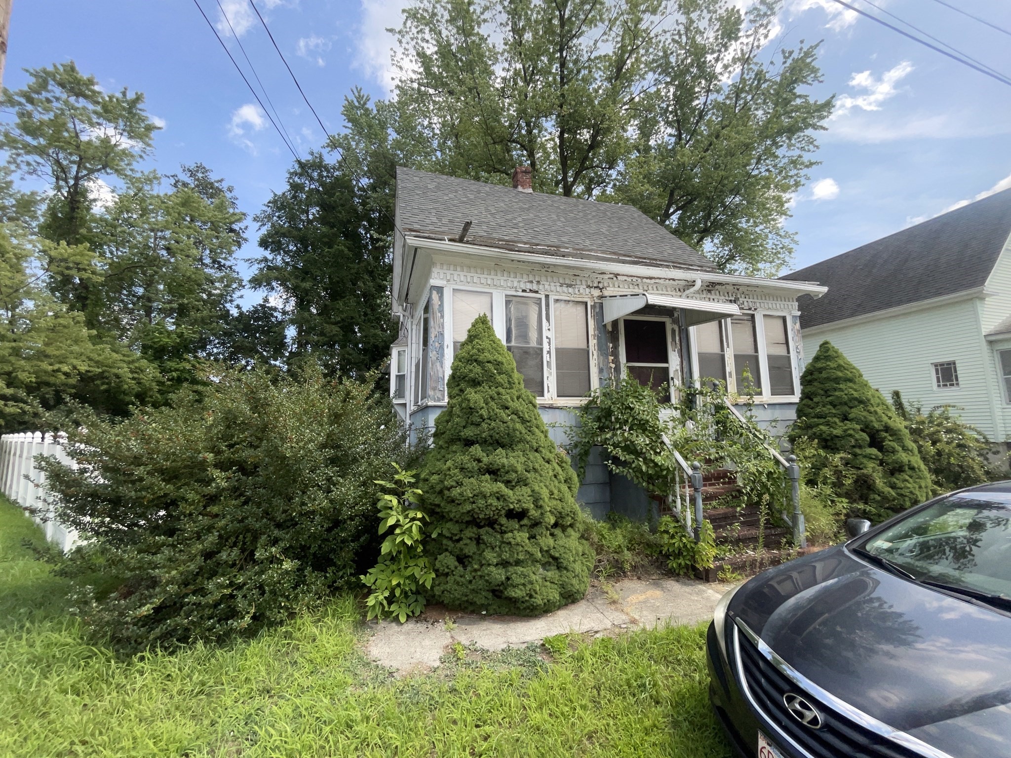 9 Wilfred St, Methuen, MA 01844