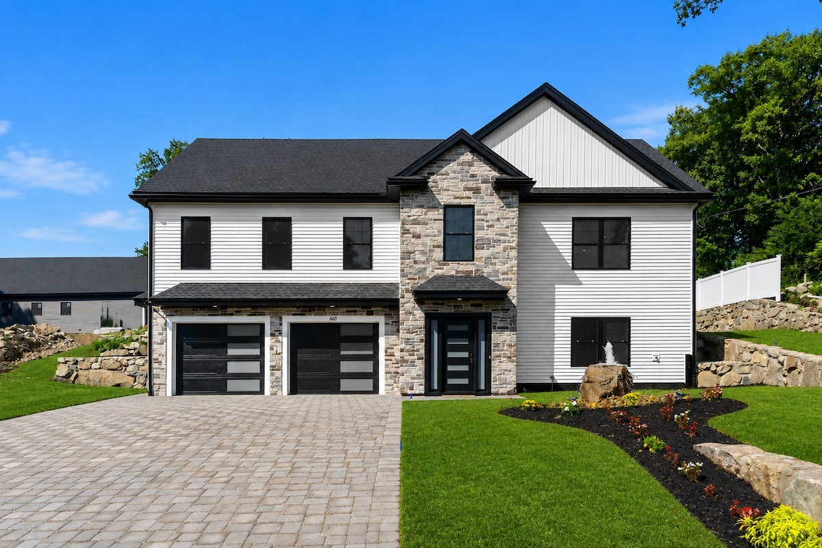 660 Hildreth St, Dracut, MA 01826
