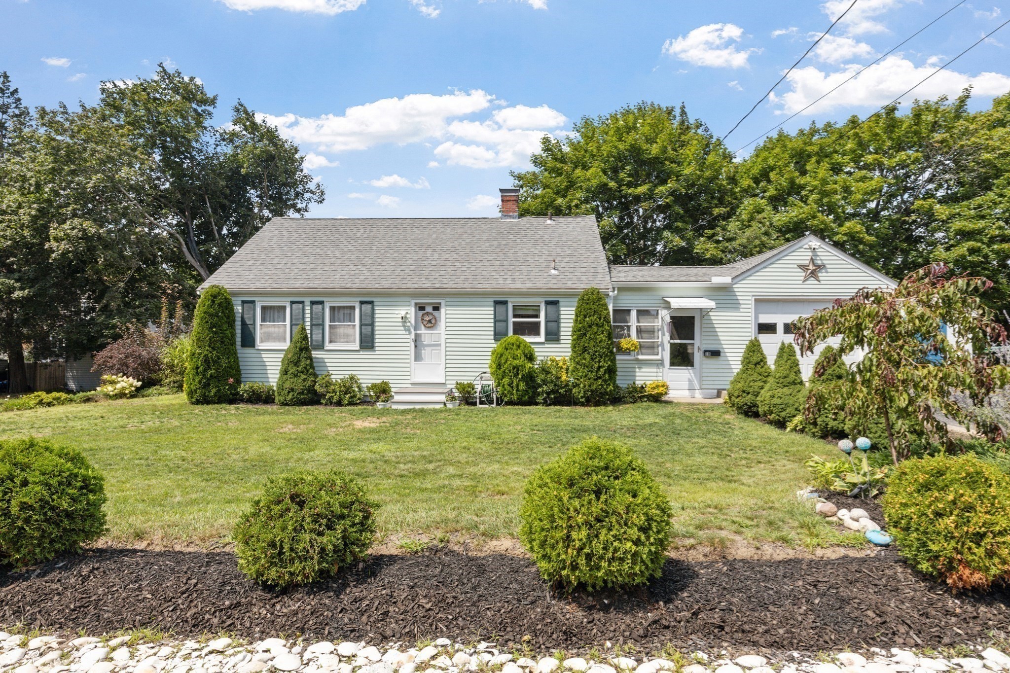 10 Margerie St, Plymouth, MA 02360