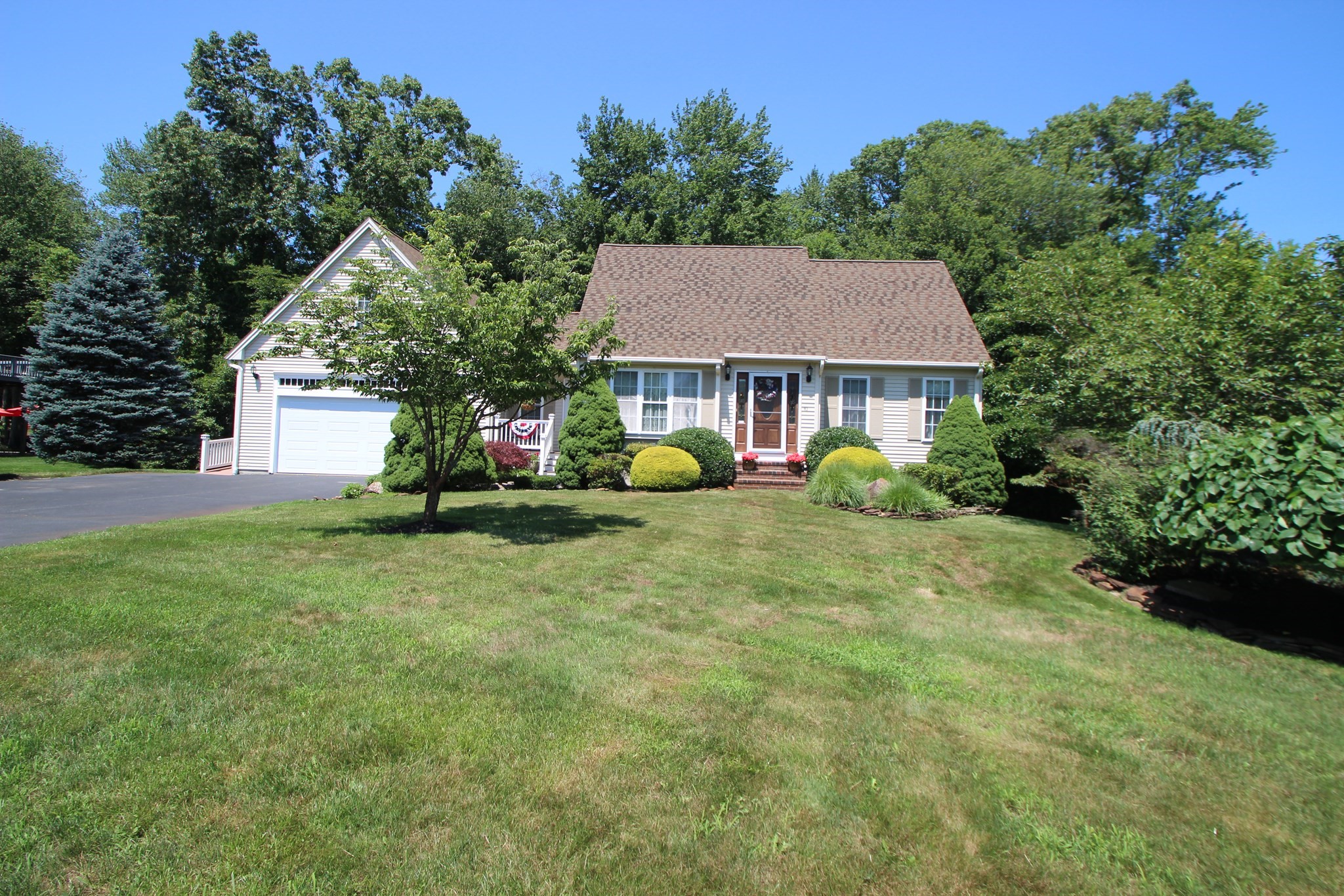 10 Patriot Ln, Whitman, MA 02382