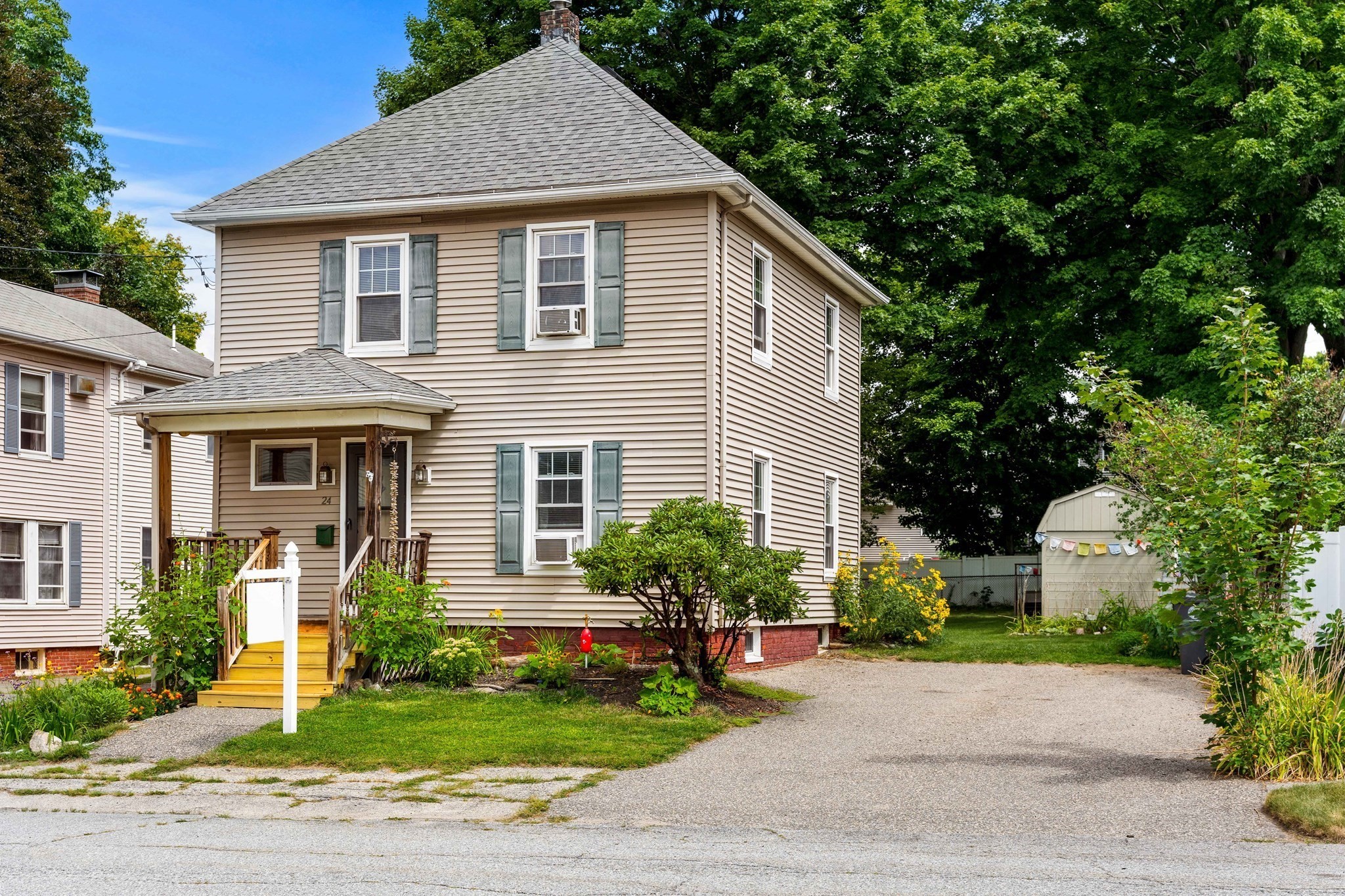 24 Vernon St, Haverhill, MA 01835