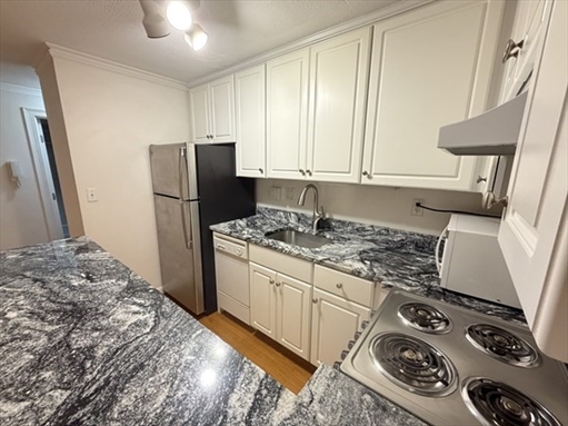 1691 Cambridge St, Apt 33